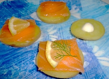 Préparation des Canapés de pommes de terre au saumon